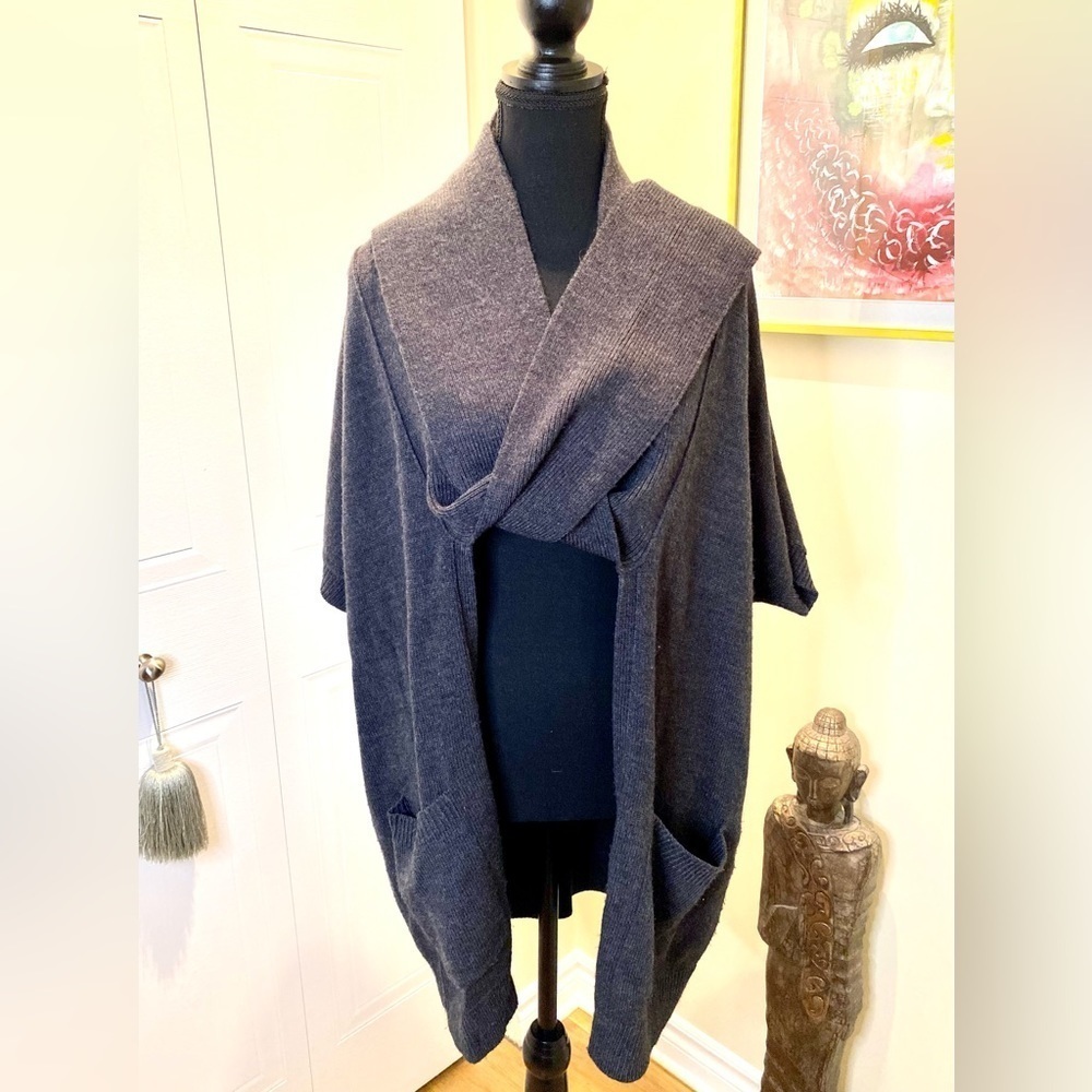 Dex dark grey knit cardi,  open front w/ties, short sleeve dolman cut, pockets🩶 - Picture 9 of 10